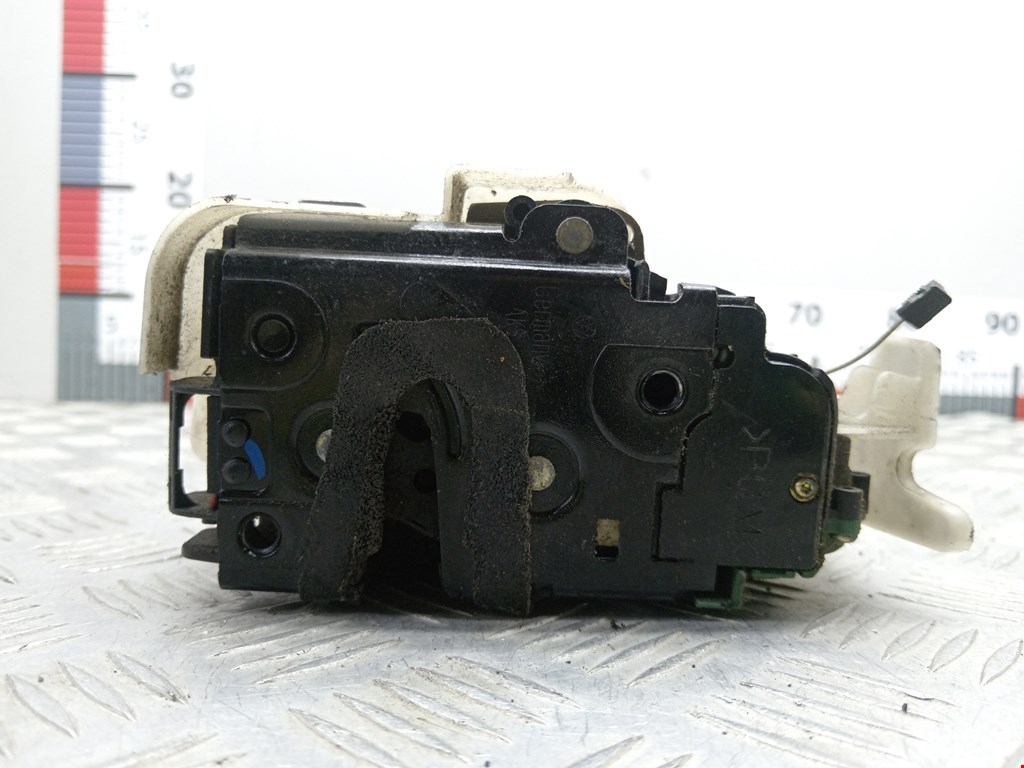 Замок двери передней левой VOLKSWAGEN Polo IV 2001-2009