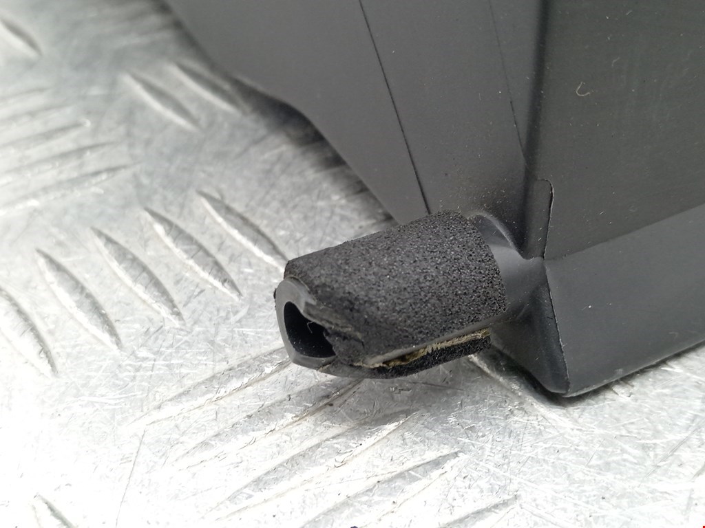 Бардачок MITSUBISHI Carisma 1995-1999