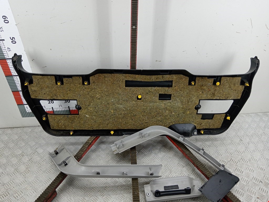 Обшивка крышки багажника MITSUBISHI Galant VIII 1996-2006