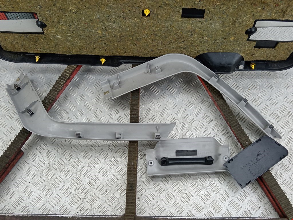 Обшивка крышки багажника MITSUBISHI Galant VIII 1996-2006