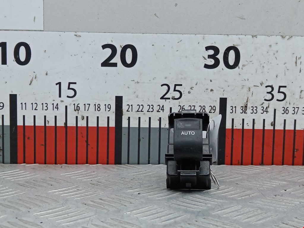 Кнопка стеклоподъемника TOYOTA Prius III XW30 2009-2015