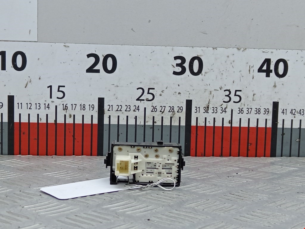 Кнопка стеклоподъемника TOYOTA Prius III XW30 2009-2015