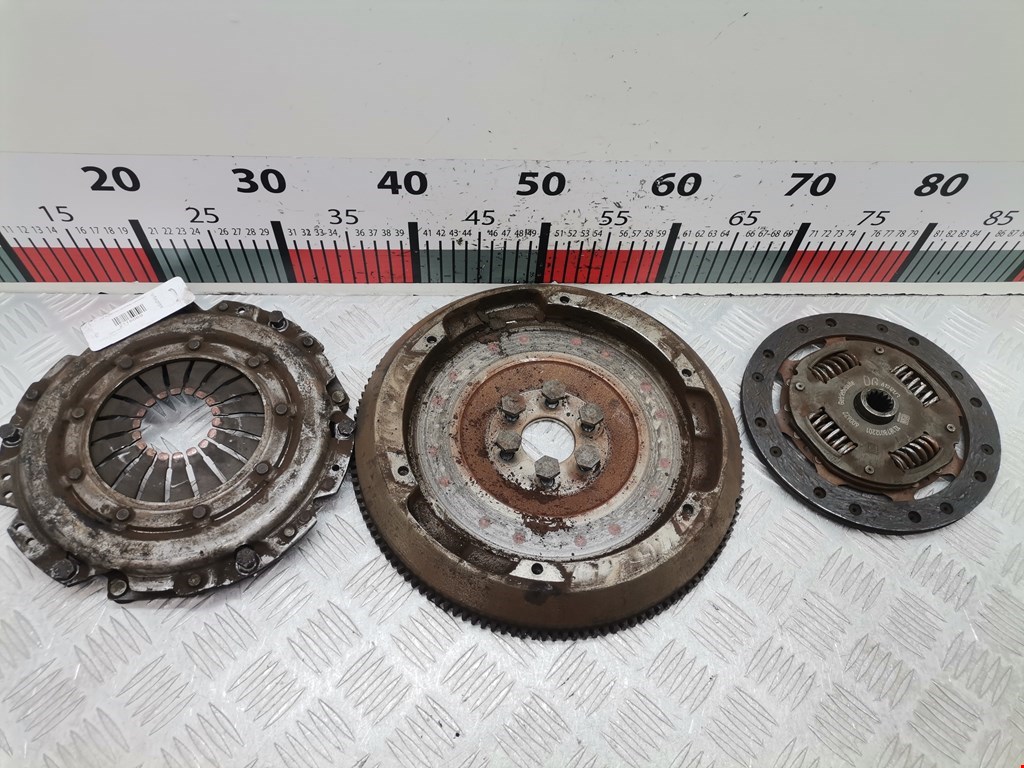 Маховик (демпфер сцепления) OPEL Corsa C 2000-2006