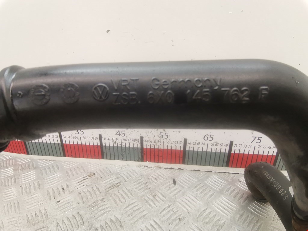 Патрубок интеркулера VOLKSWAGEN Polo III 1994-2001