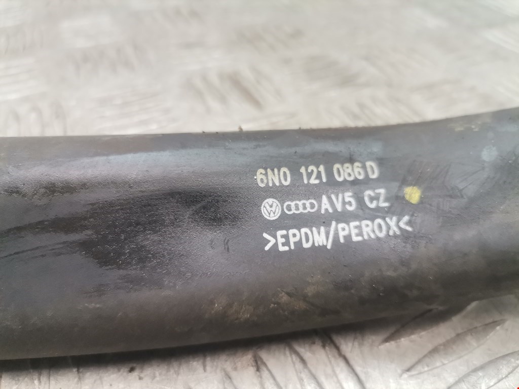 Патрубок VOLKSWAGEN Polo III 1994-2001