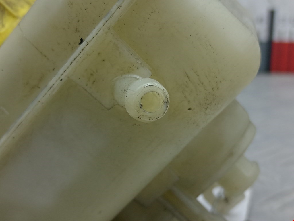 Бачок главного тормозного цилиндра VOLKSWAGEN Bora 1998-2005