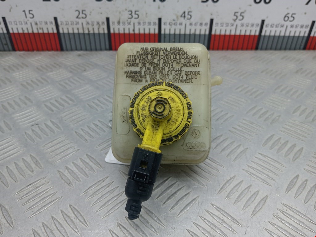 Бачок главного тормозного цилиндра VOLKSWAGEN Bora 1998-2005