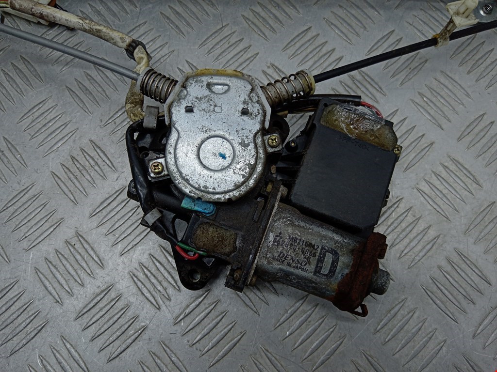 Стеклоподъемник задний правый MITSUBISHI Galant VIII 1996-2006