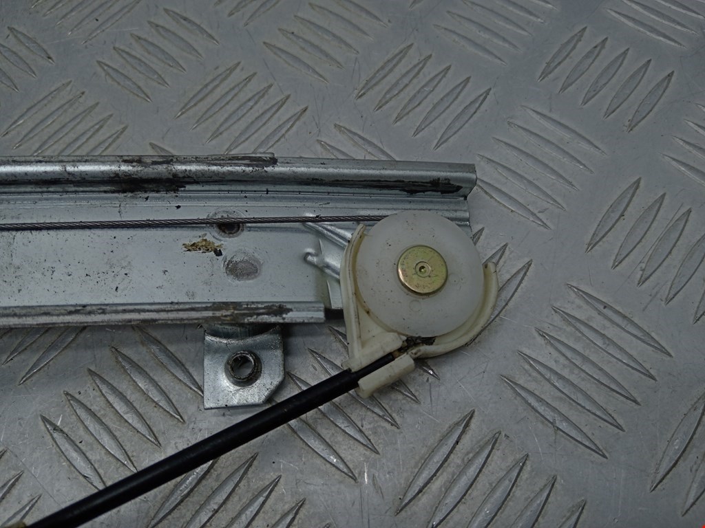 Стеклоподъемник задний правый MITSUBISHI Galant VIII 1996-2006