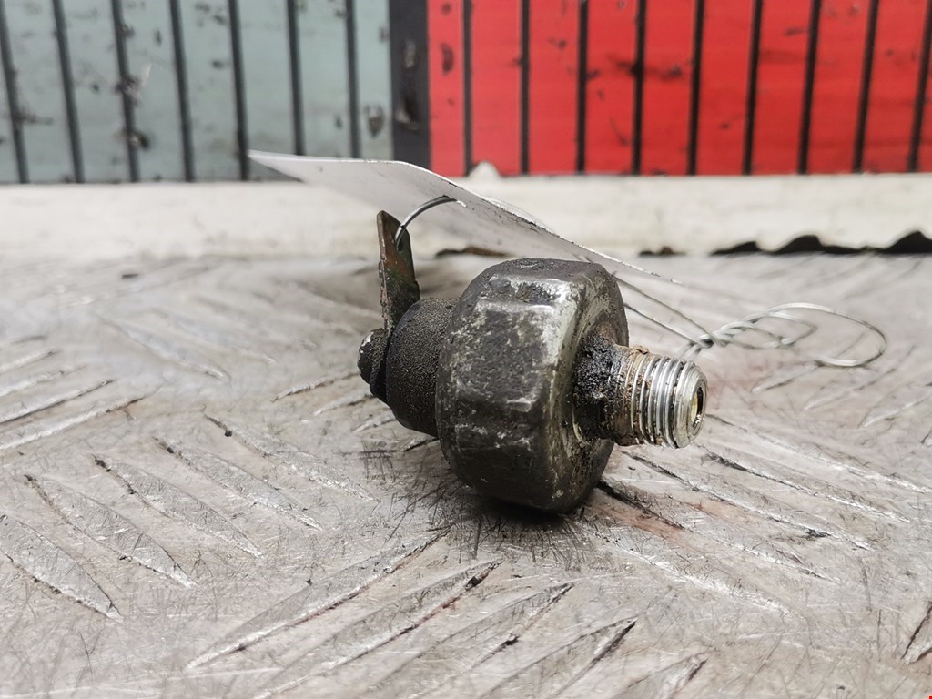 Датчик давления масла MITSUBISHI Carisma 1995-1999