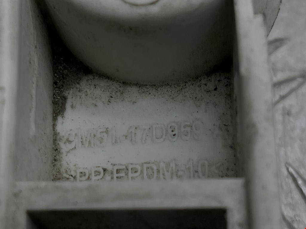 Кронштейн переднего бампера левый FORD C-MAX 2003-2010