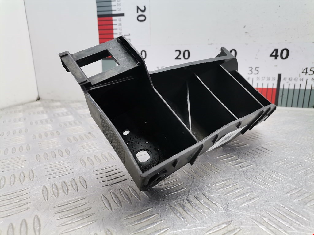 Кронштейн заднего бампера левый правый VOLKSWAGEN Polo IV 2001-2009