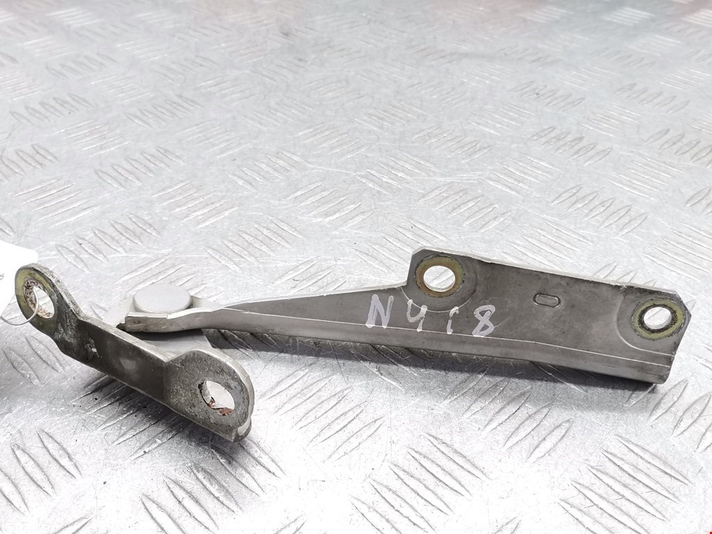 Петля капота левая/правая MITSUBISHI Carisma 1995-1999