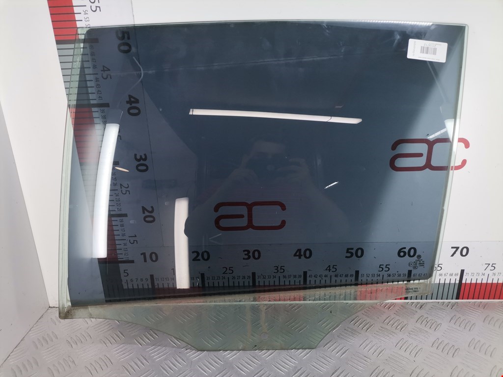 Стекло двери заднее левое VOLKSWAGEN Golf VI 2009-2012