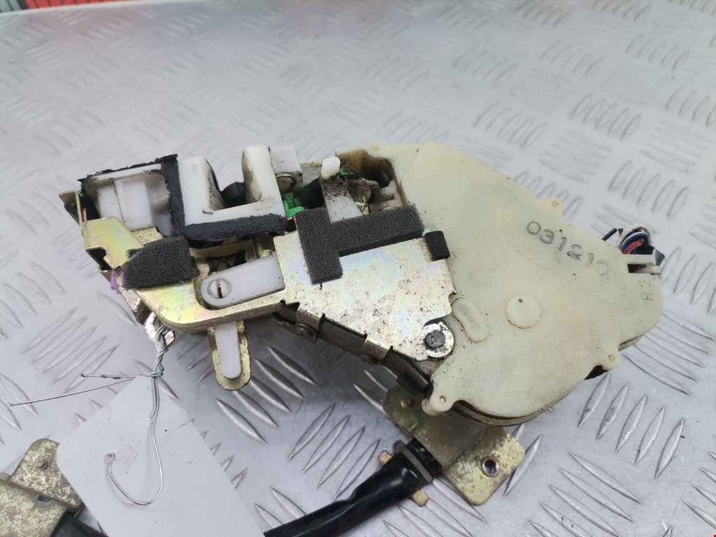 Замок двери задней правой HONDA CR-V II 2002-2007