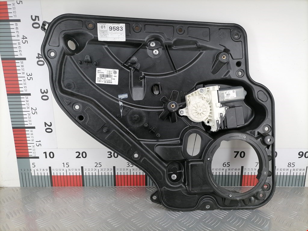 Стеклоподъемник задний левый VOLKSWAGEN Golf VI 2009-2012