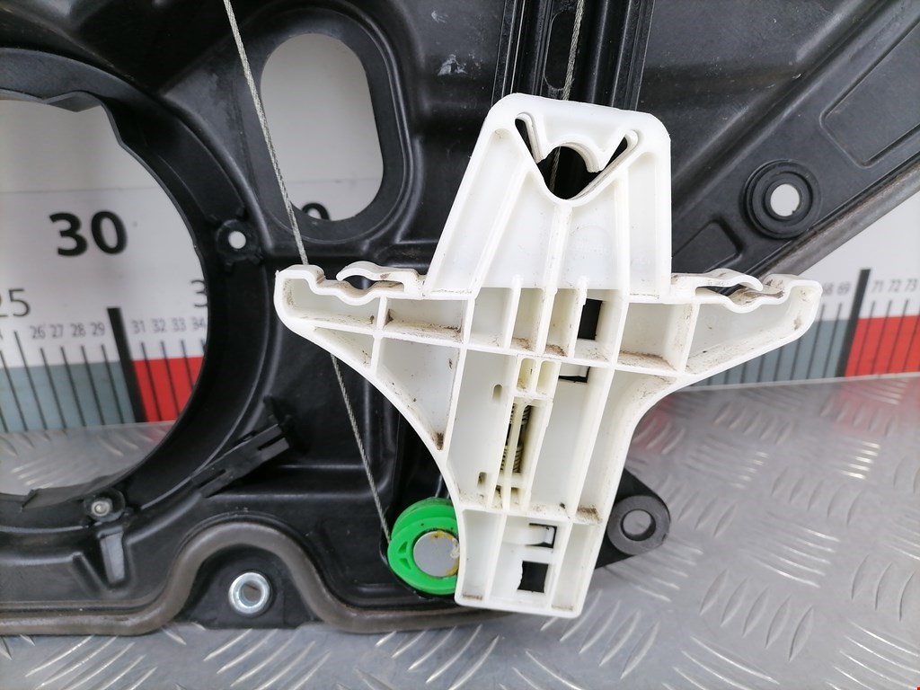 Стеклоподъемник задний левый VOLKSWAGEN Golf VI 2009-2012