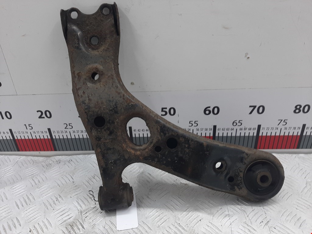 Рычаг передний левый TOYOTA Avensis 2009-2015