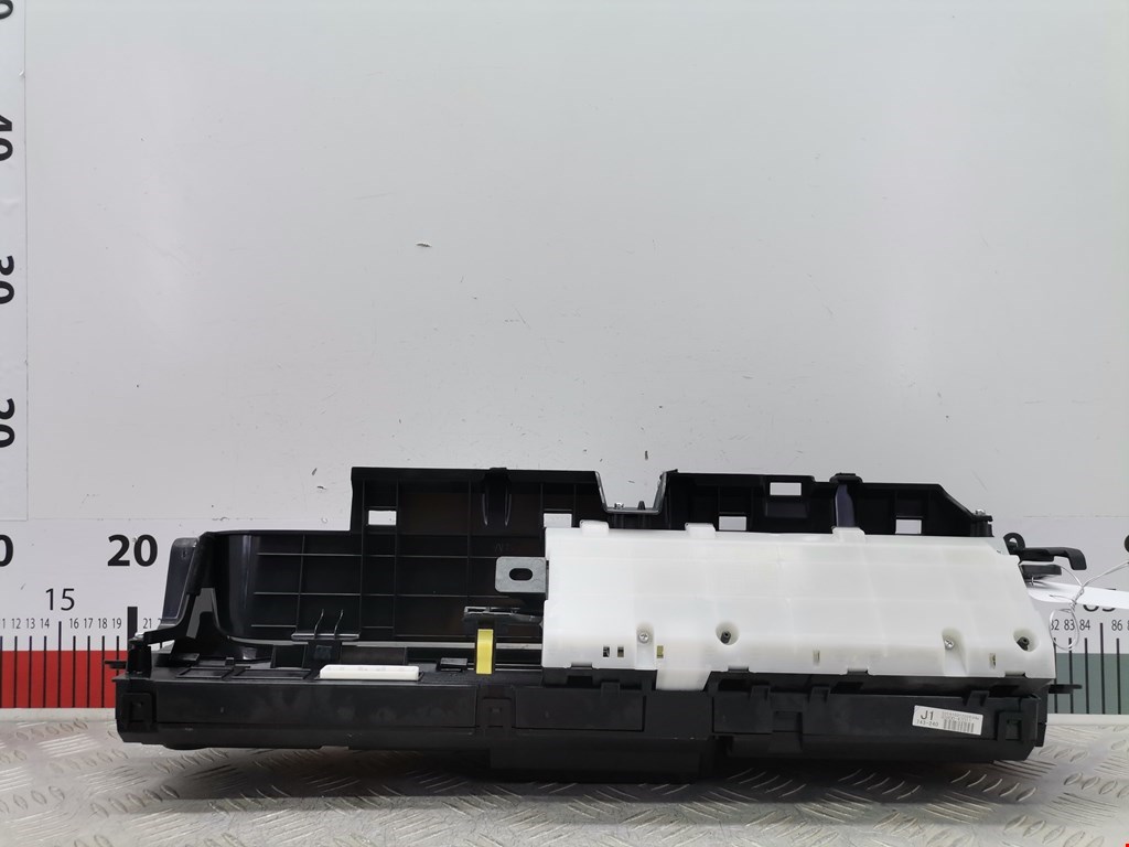 Панель приборов (щиток) TOYOTA Prius III XW30 2009-2015