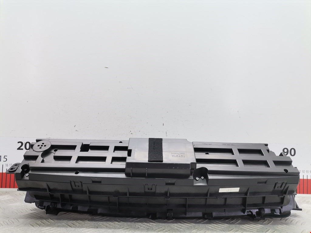 Панель приборов (щиток) TOYOTA Prius III XW30 2009-2015
