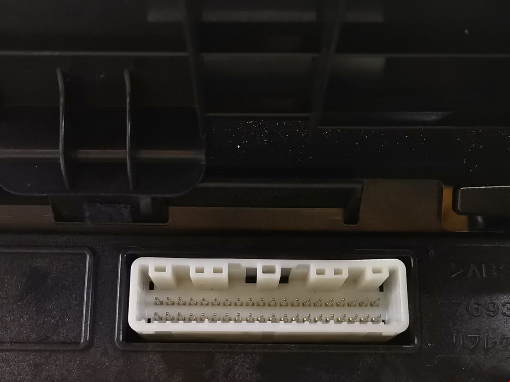 Панель приборов (щиток) TOYOTA Prius III XW30 2009-2015