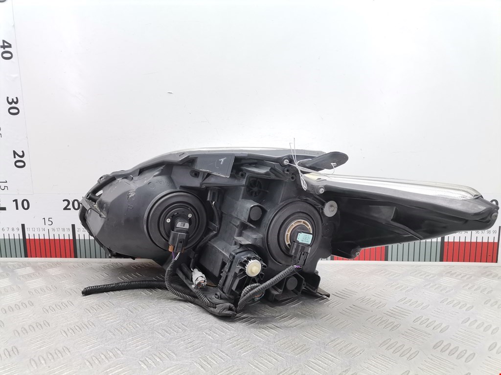 Фара правая TOYOTA Prius III XW30 2009-2015