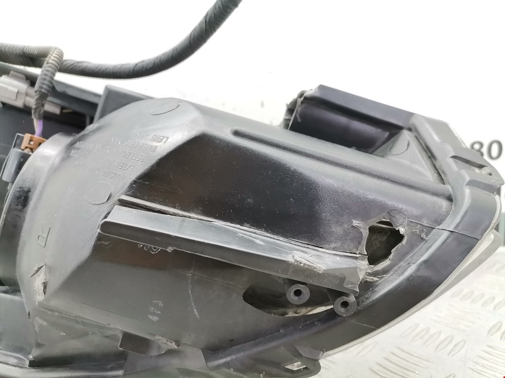 Фара правая TOYOTA Prius III XW30 2009-2015