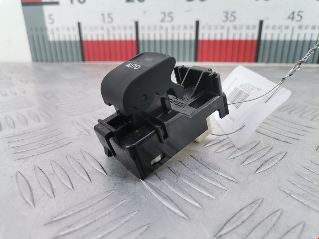 Кнопка стеклоподъемника TOYOTA Prius III XW30 2009-2015