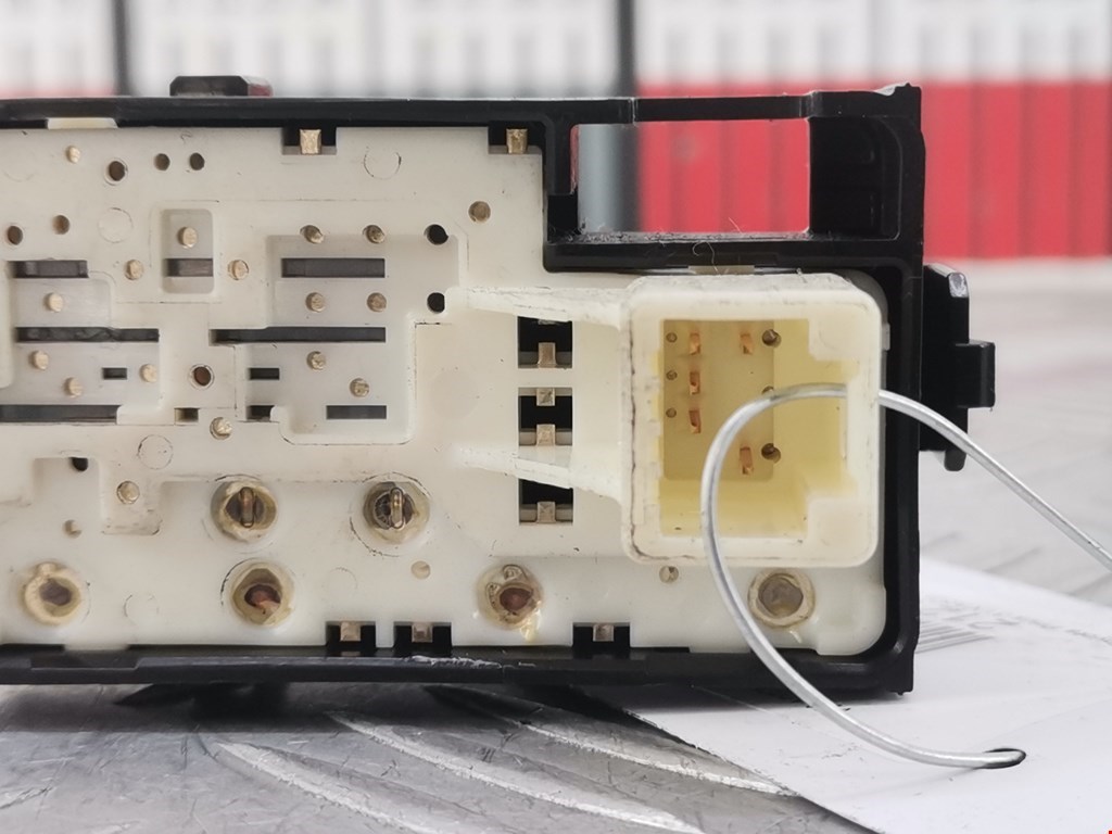 Кнопка стеклоподъемника TOYOTA Prius III XW30 2009-2015