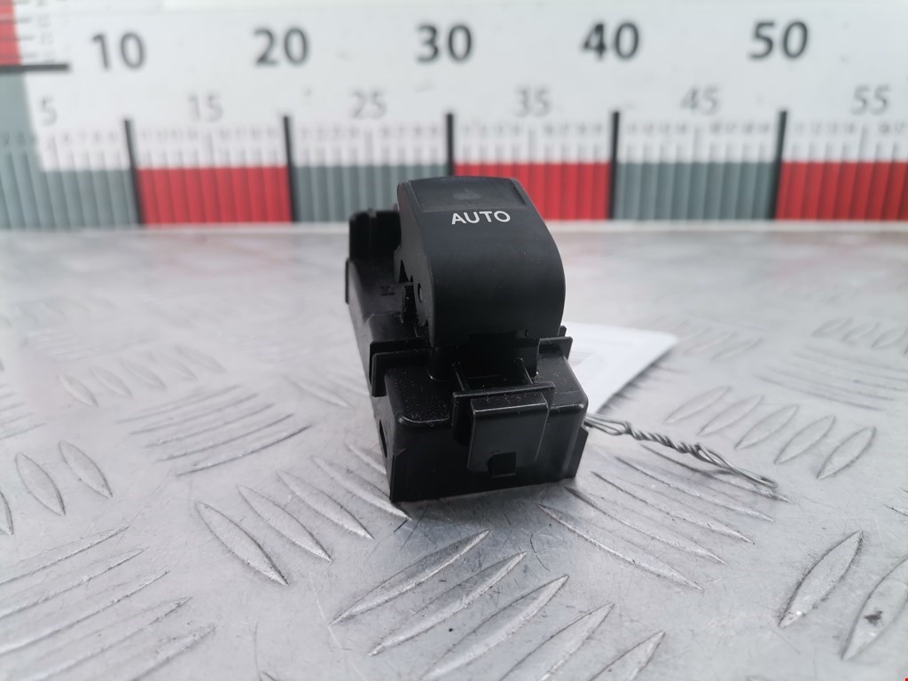 Кнопка стеклоподъемника TOYOTA Prius III XW30 2009-2015