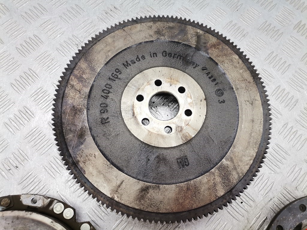 Маховик (демпфер сцепления) OPEL Corsa C 2000-2006