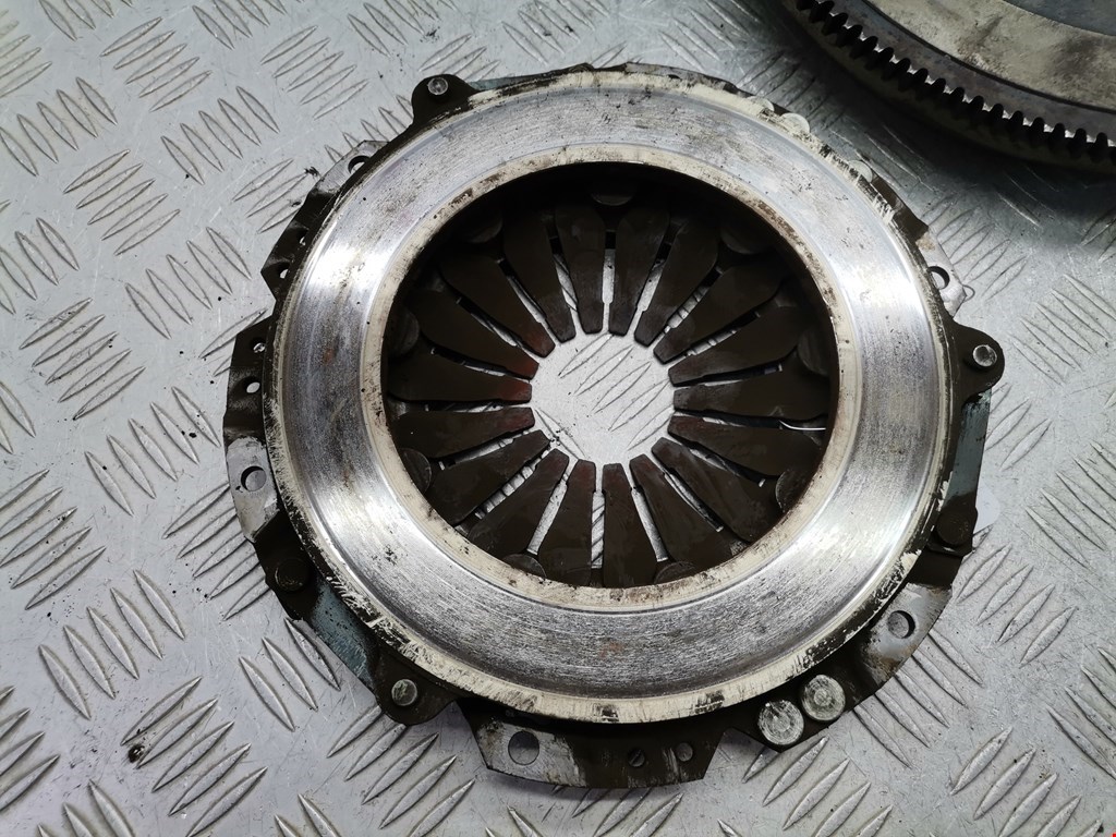 Маховик (демпфер сцепления) OPEL Corsa C 2000-2006