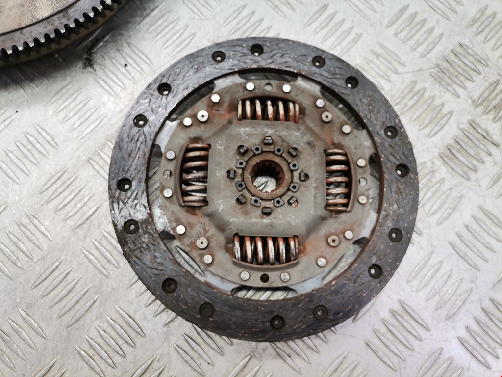 Маховик (демпфер сцепления) OPEL Corsa C 2000-2006