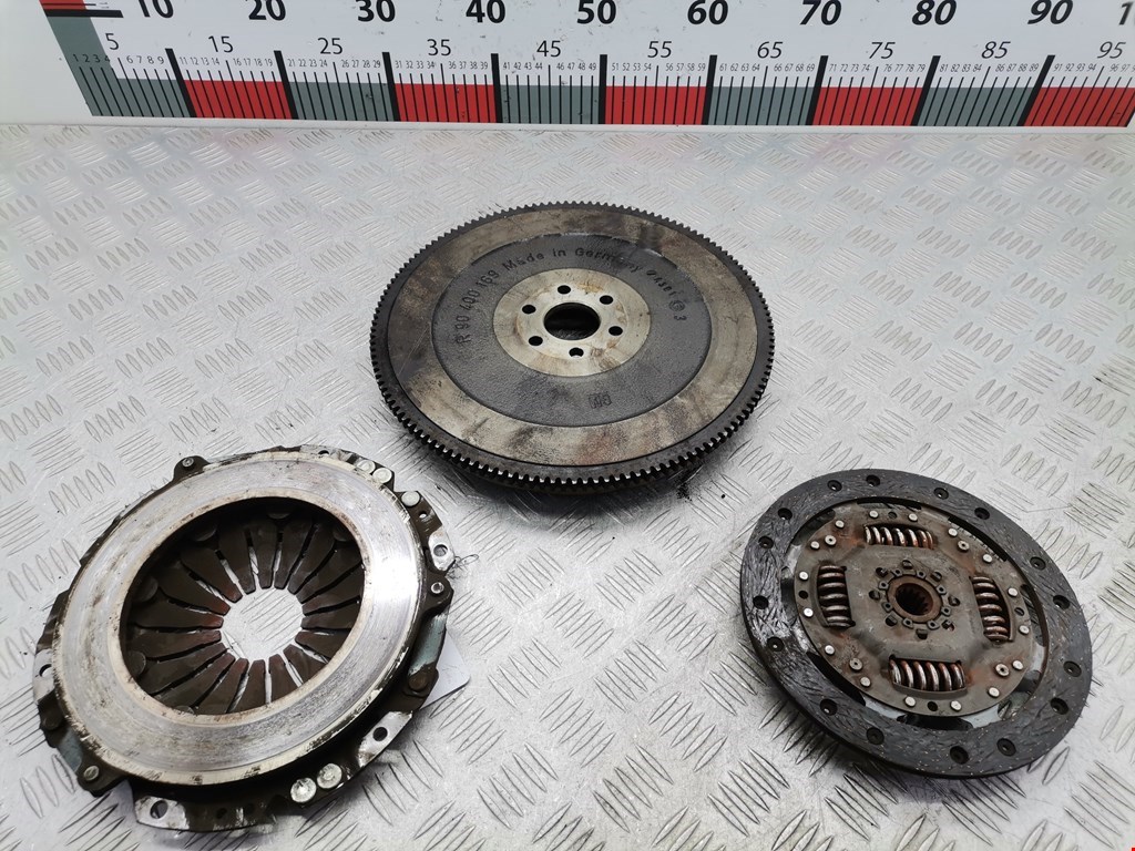 Маховик (демпфер сцепления) OPEL Corsa C 2000-2006