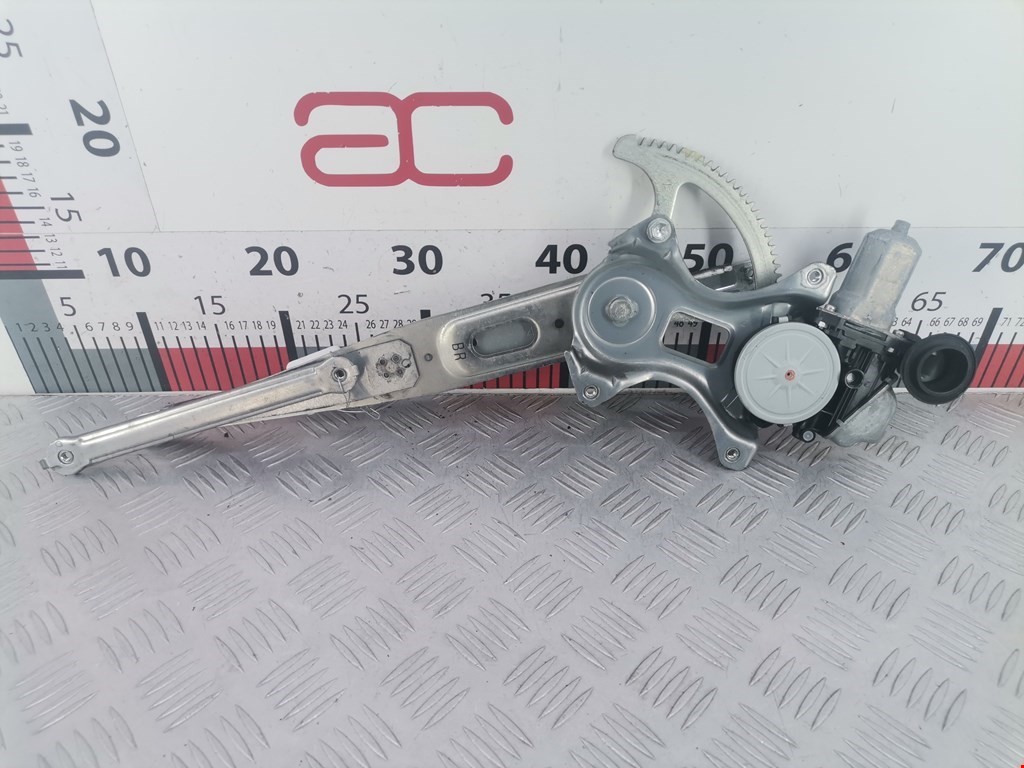 Стеклоподъемник задний левый TOYOTA Prius III XW30 2009-2015