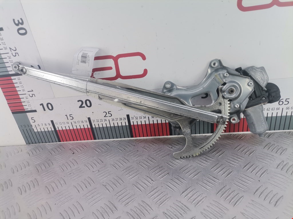 Стеклоподъемник задний левый TOYOTA Prius III XW30 2009-2015