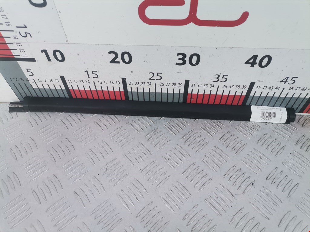 Накладка декоративная (молдинг) стекла двери задней правой Nissan Pathfinder (R51) (2004-2014)