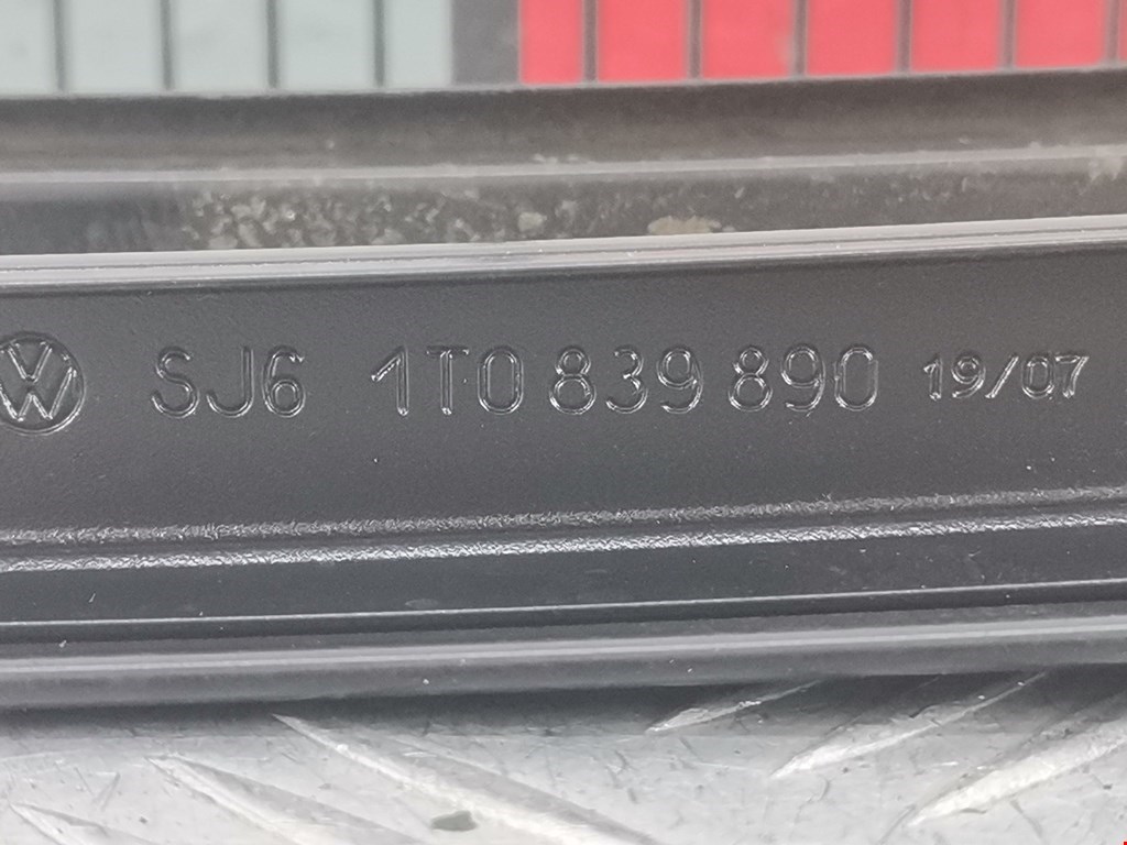 Накладка декоративная VOLKSWAGEN Touran 2003-2010