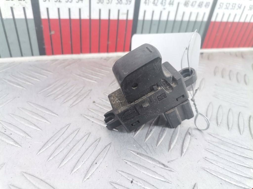 Кнопка стеклоподъемника NISSAN Pathfinder R51M 2004-2014