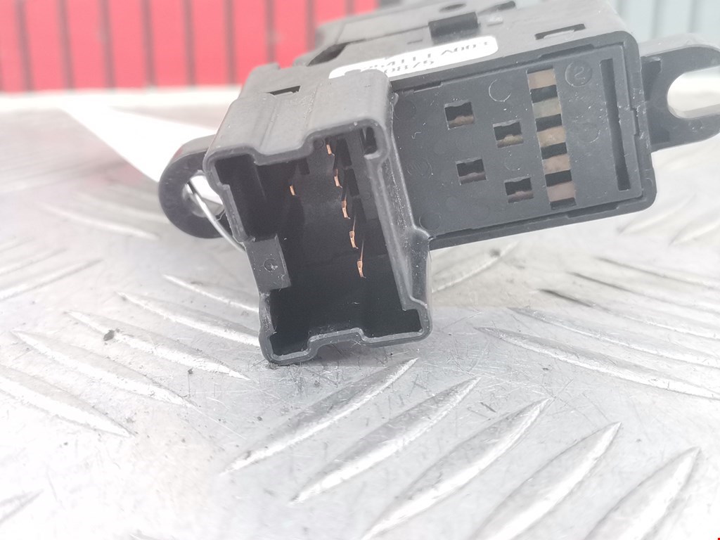 Кнопка стеклоподъемника NISSAN Pathfinder R51M 2004-2014