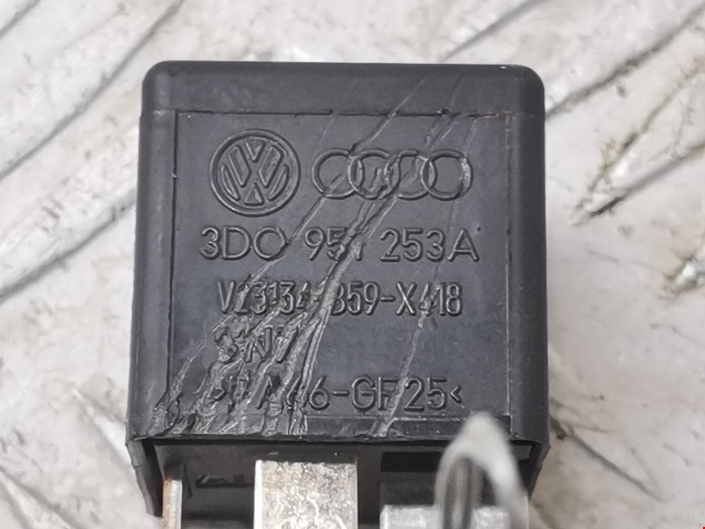 Реле VOLKSWAGEN Touareg 2002-2010