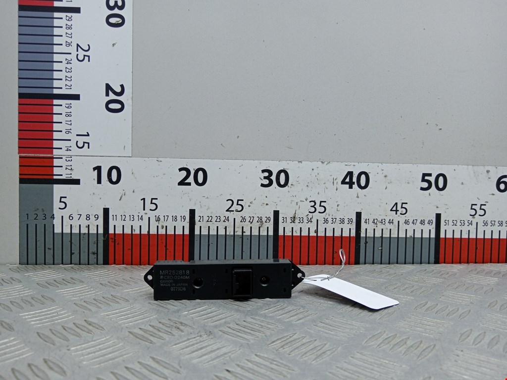 Кнопка стеклоподъемника MITSUBISHI Galant VIII 1996-2006