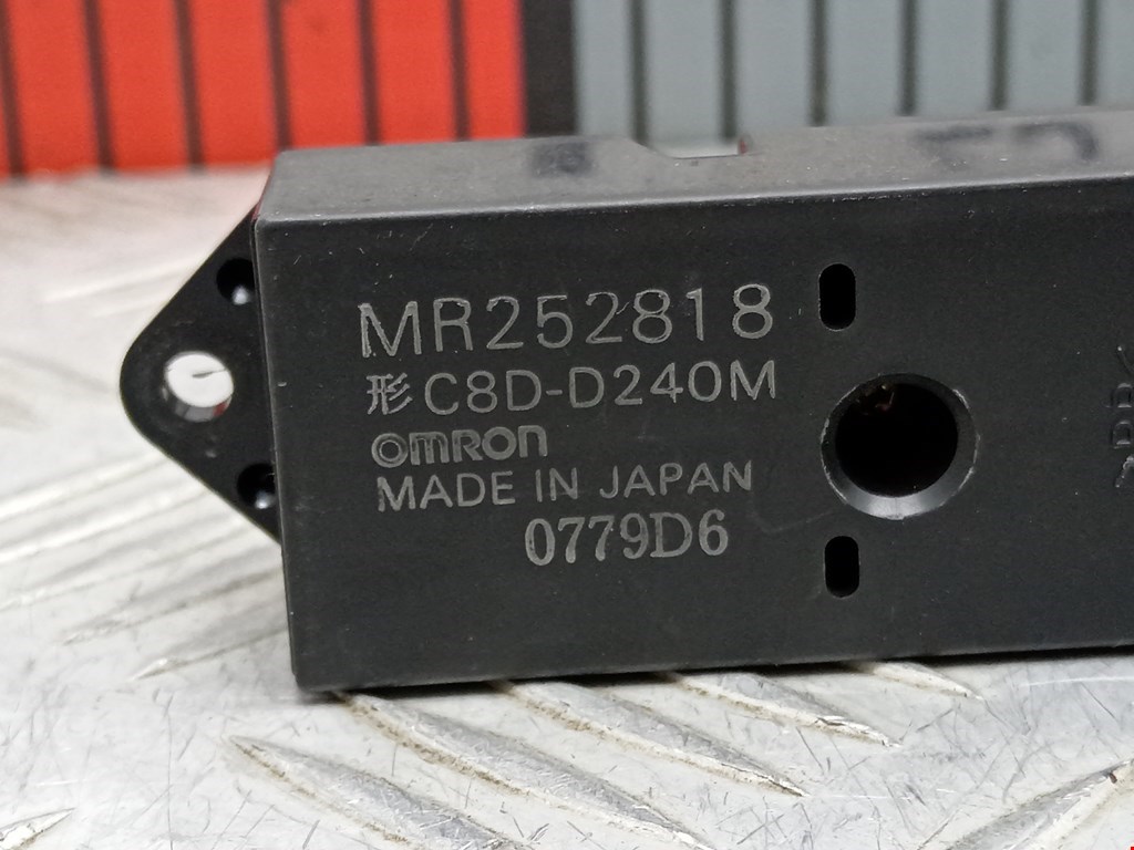 Кнопка стеклоподъемника MITSUBISHI Galant VIII 1996-2006