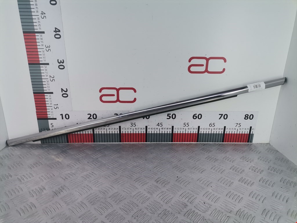 Накладка декоративная (молдинг) стекла двери передней правой Hyundai i40 (VF) (2011-2019)