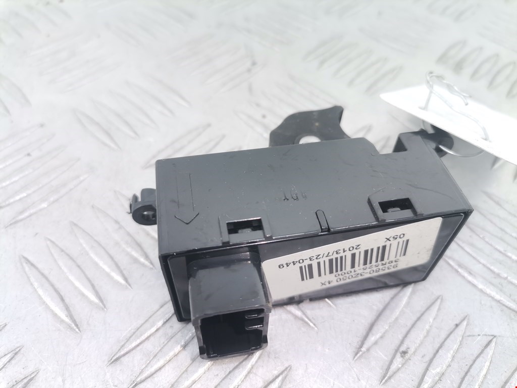 Кнопка стеклоподъемника HYUNDAI i40 2011-2019