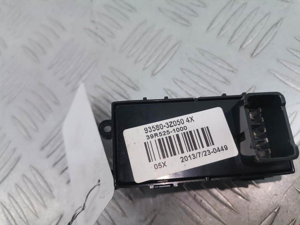 Кнопка стеклоподъемника HYUNDAI i40 2011-2019