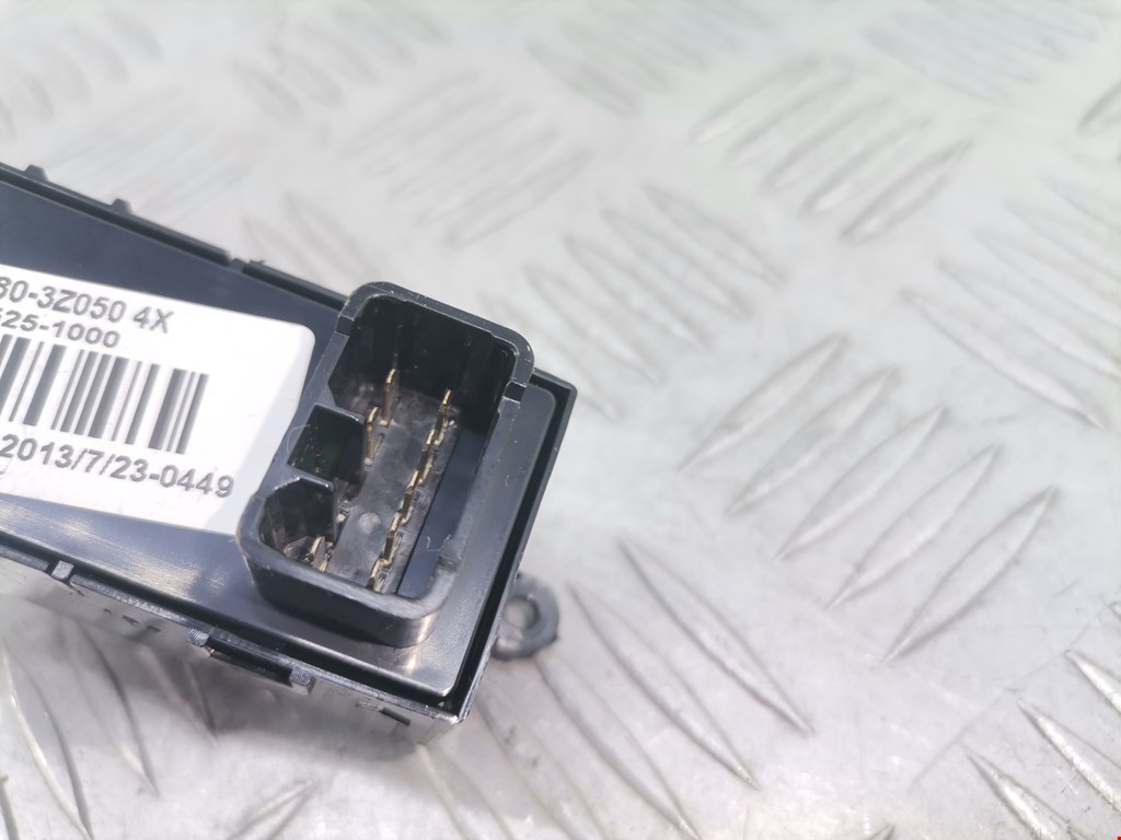 Кнопка стеклоподъемника HYUNDAI i40 2011-2019