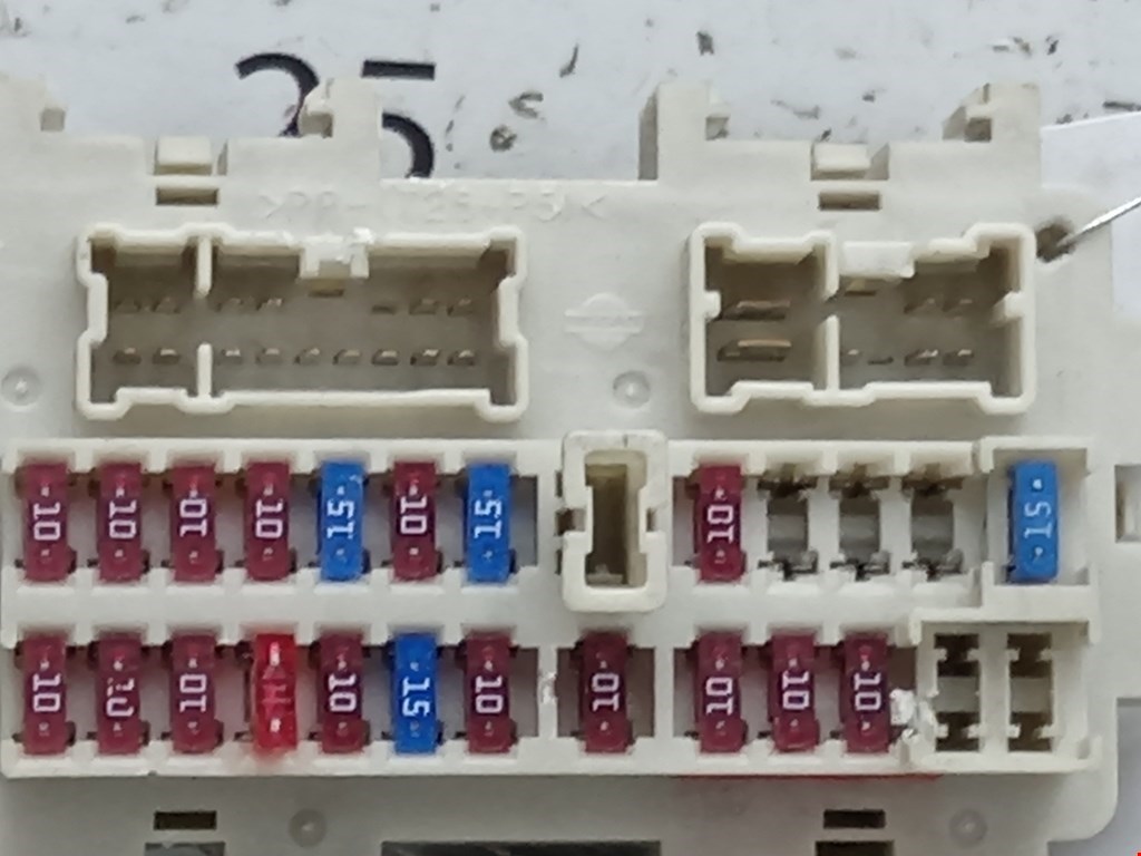 Датчик уровня в бачок омывателя NISSAN Pathfinder R51M 2004-2014