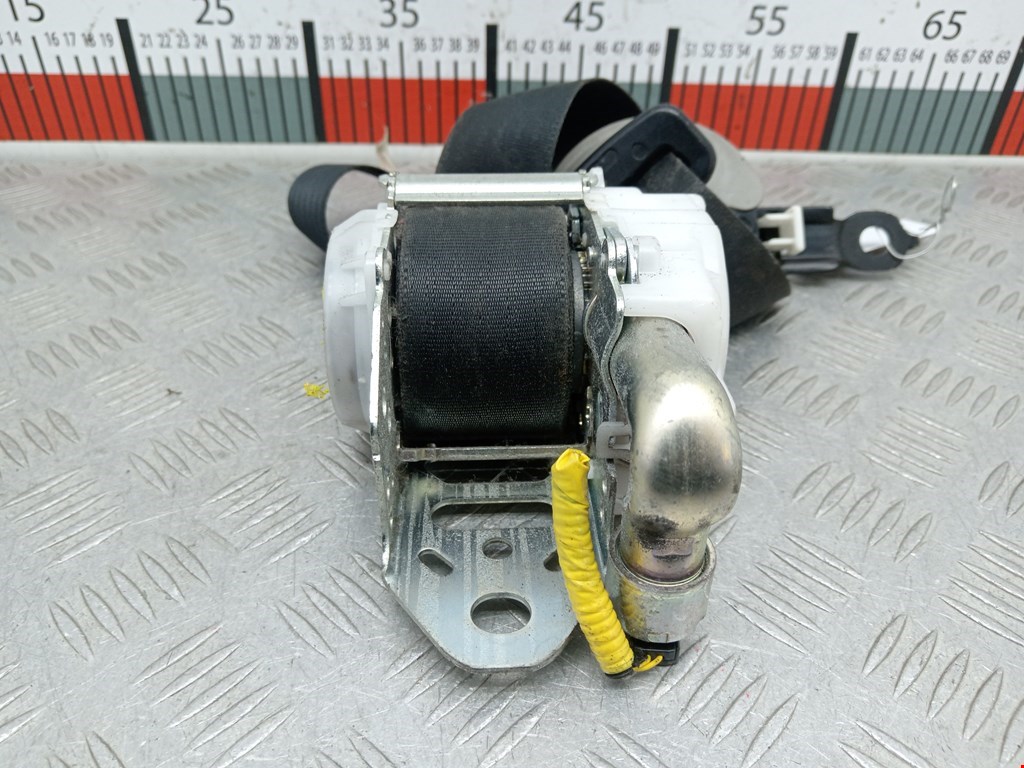 Ремень безопасности передний правый TOYOTA Avensis 2009-2015