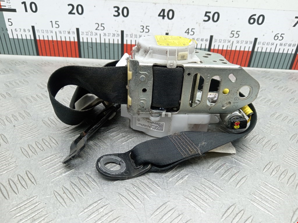 Ремень безопасности передний правый TOYOTA Avensis 2009-2015